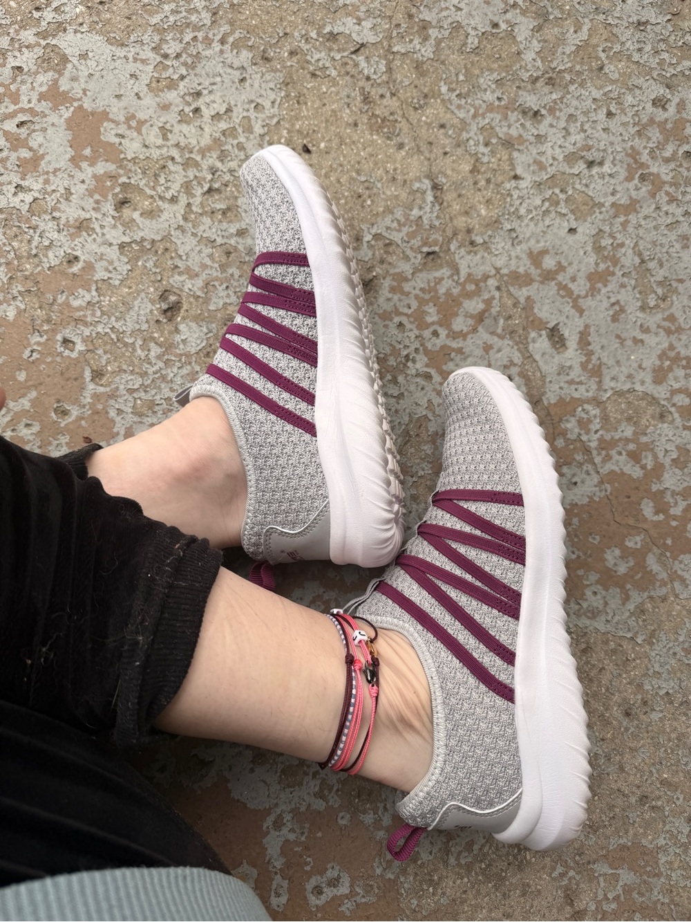 Women’s Lightweight Slip-On Athletic Sneakers in Light Gray with Plum Bands